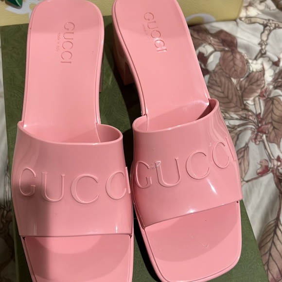 Gucci light pink rubber sandals - Picture 3 of 7